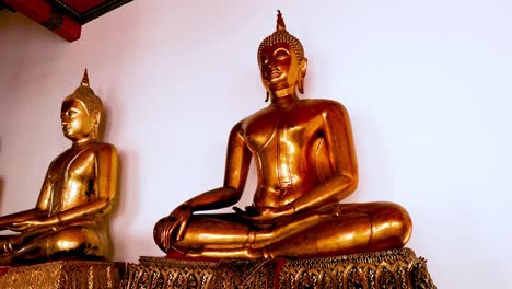 buddha statues in serene meditation at wat pho