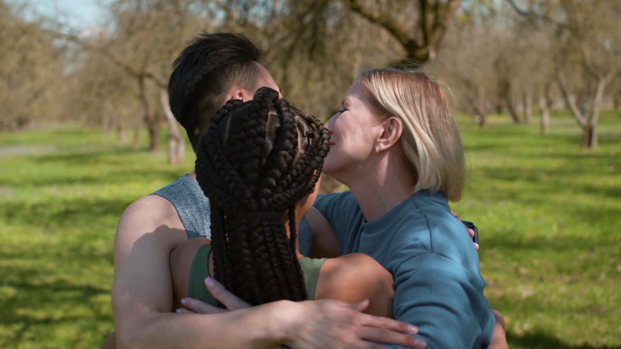 훈련 후 기쁜 사람들