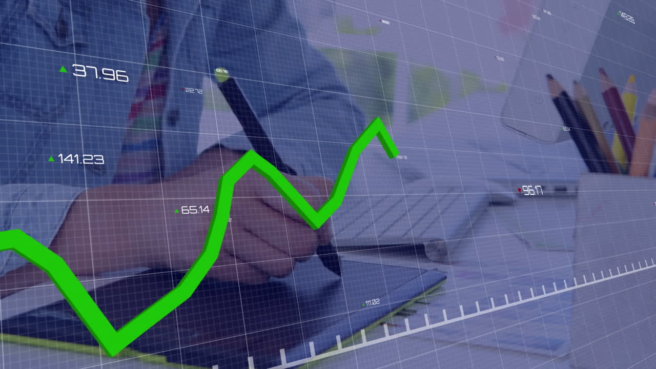 animación del procesamiento de datos digitales sobre la persona que escribe