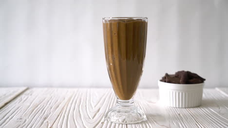 chocolate milkshake smoothie in glass