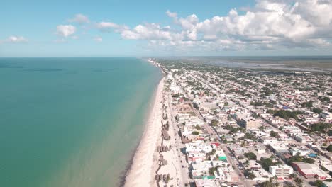 playa de yucatan, cerca de merida en mexico