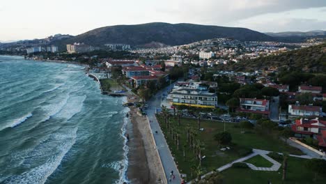 gran ciudad turística de kuşadası en la pintoresca costa de turquía