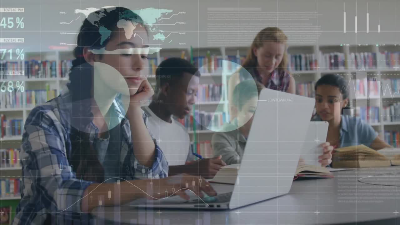 animación del procesamiento de datos digitales financieros sobre un maestro caucásico y un grupo diverso de alumnos.