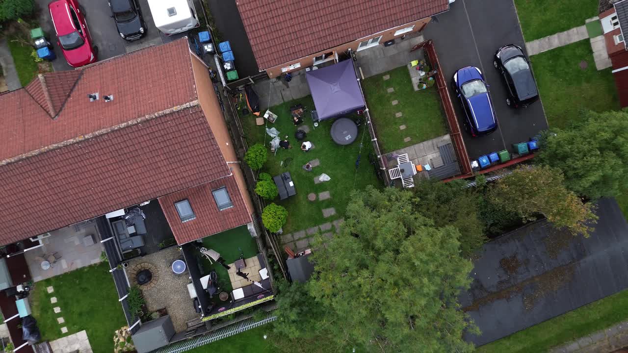 영국 워링턴에서 드론으로, 해가 지는 4k 항공 영상