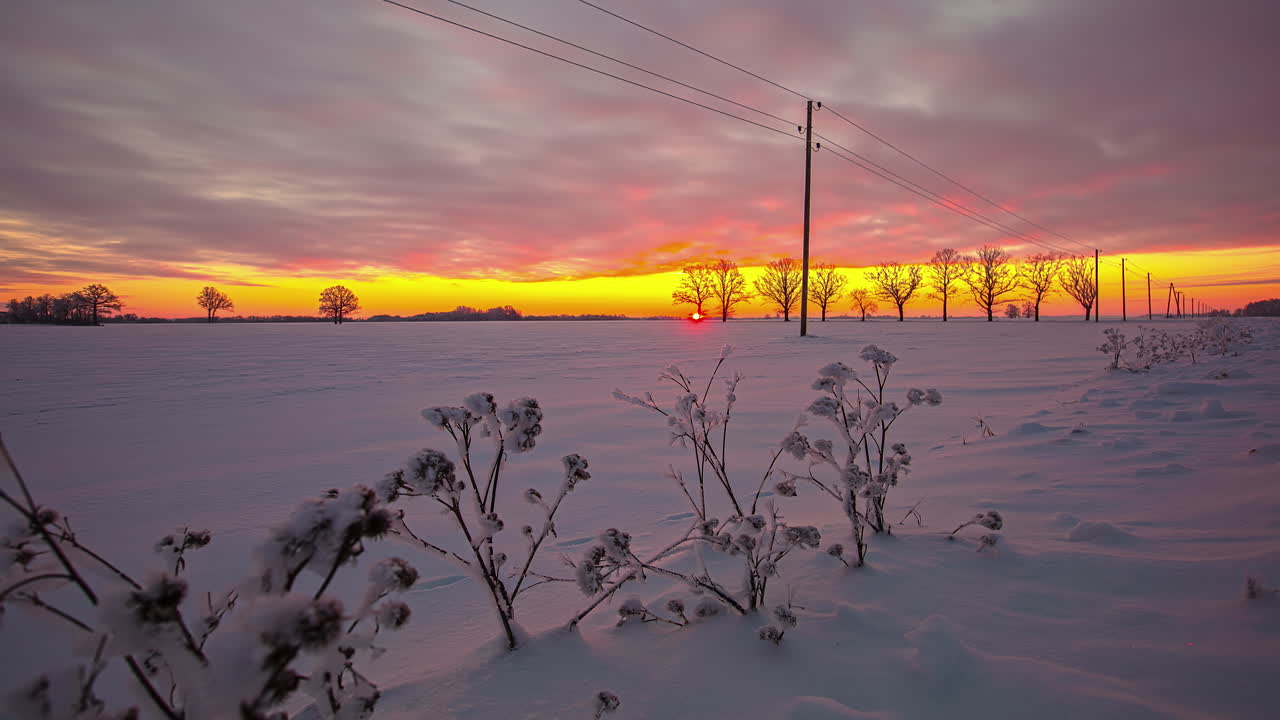 cielo de luz solar brillante en invierno, lapso de tiempo