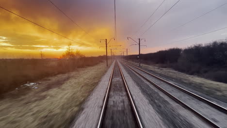 vista del atardecer desde un tren