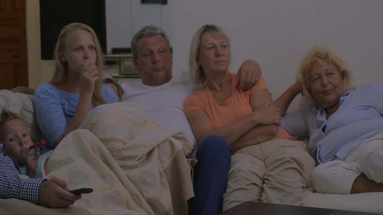 가족과 함께 tv를 보는 여가