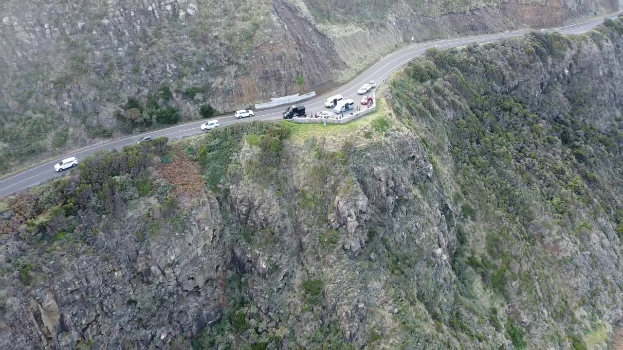 오스트레일리아의 그레이트 오션 로드 (great ocean road) 에 있는 절벽 전망대.