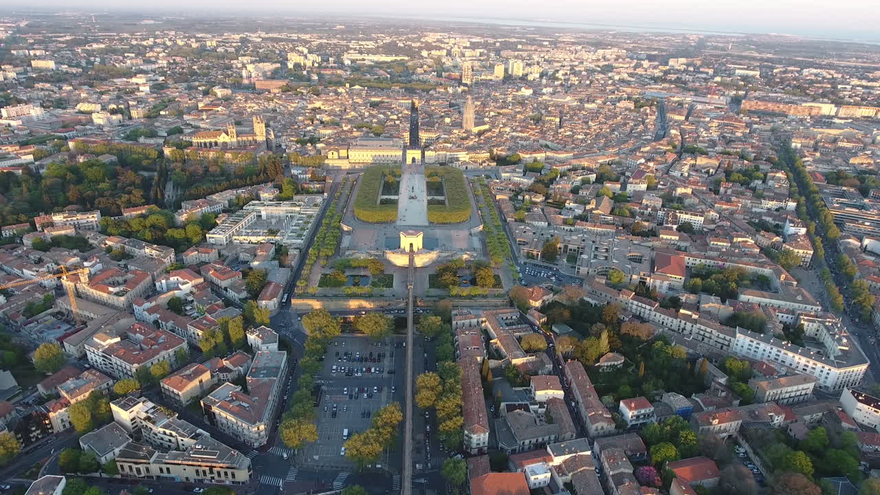몽펠리에 (montpellier) 를 날아다니는 오래된 수로 (old aqueduct promenade du peyrou)