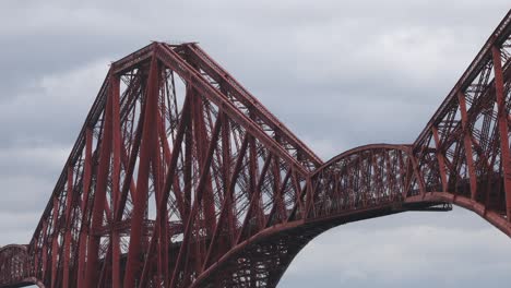 Train-crossing-Forth-Rail-bridge-close-up