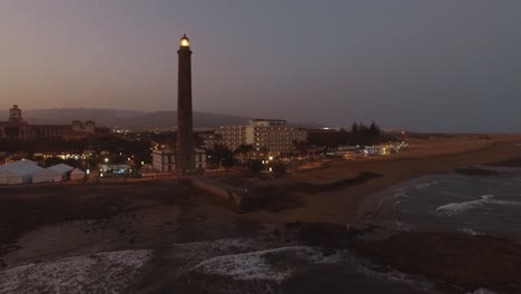 Küste-Von-Gran-Canaria-Mit-Antenne-Des-Leuchtturms-Von-Maspalomas