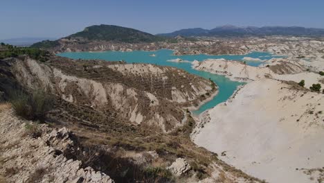 remate inclinado, vista panorámica de los barrancos de gebas - lago de la muela en sierra espuna, cordillera al fondo
