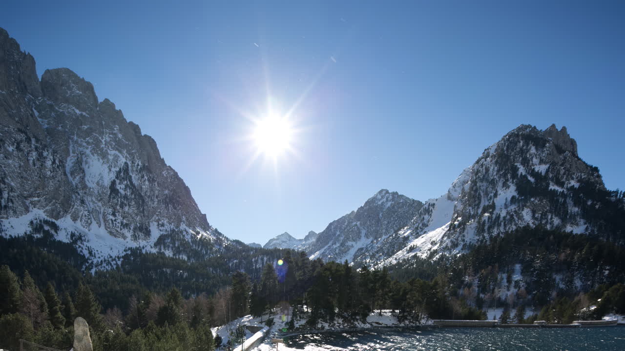 paesaggio montuoso dei pirenei spagnoli