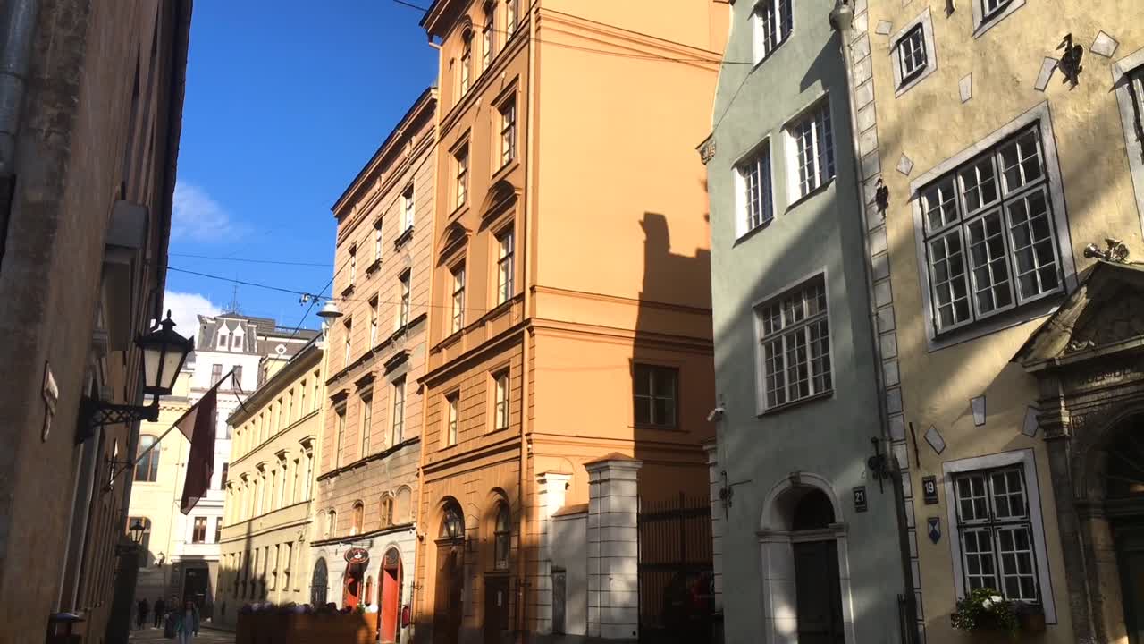 리가, 라트비아의 거리에서 촬영