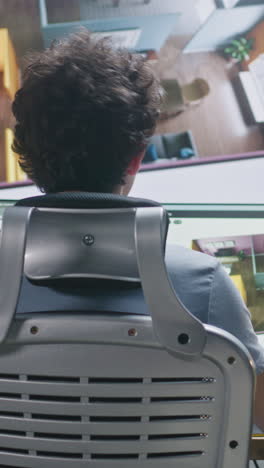 persona que trabaja en una computadora