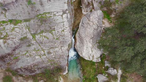 Waterfall-flowing-down-the-ravine-and-forming-a-great-torrent-of-water