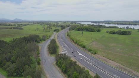 Conduciendo-Por-Macleay-Valley-Way-Cerca-Del-Río-Macleay-En-Austral-Eden,-Nueva-Gales-Del-Sur,-Australia