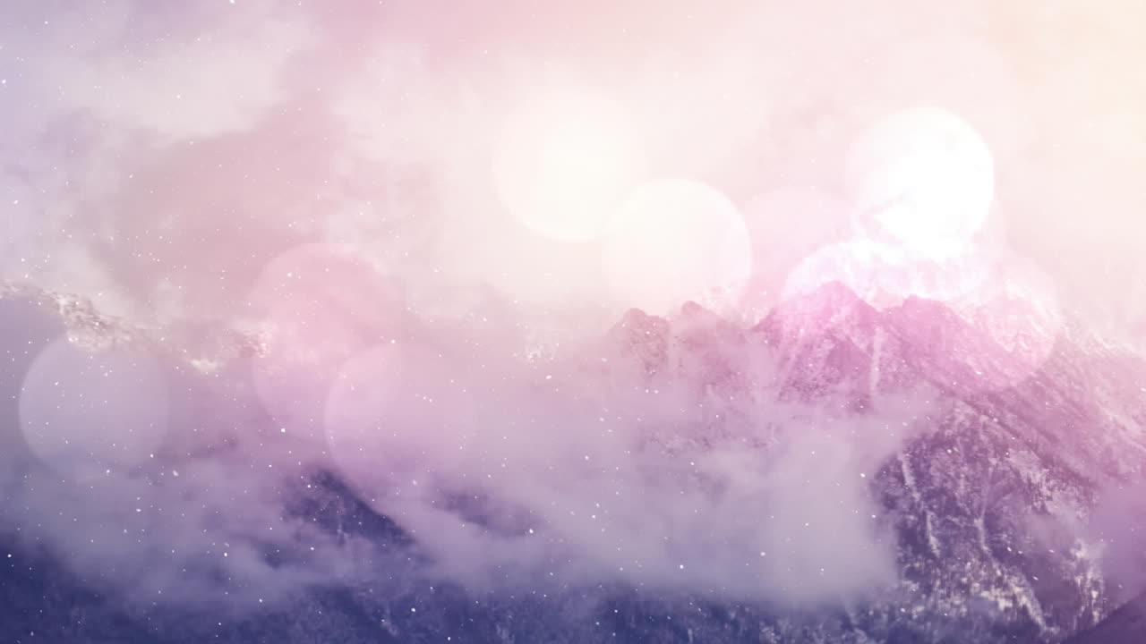 산과 함께 겨울 풍경 위에 눈이 떨어지고 빛나는 빛의 반점이 빛나는 애니메이션