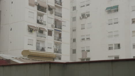 Lluvia-En-La-Ciudad-De-Valencia-España