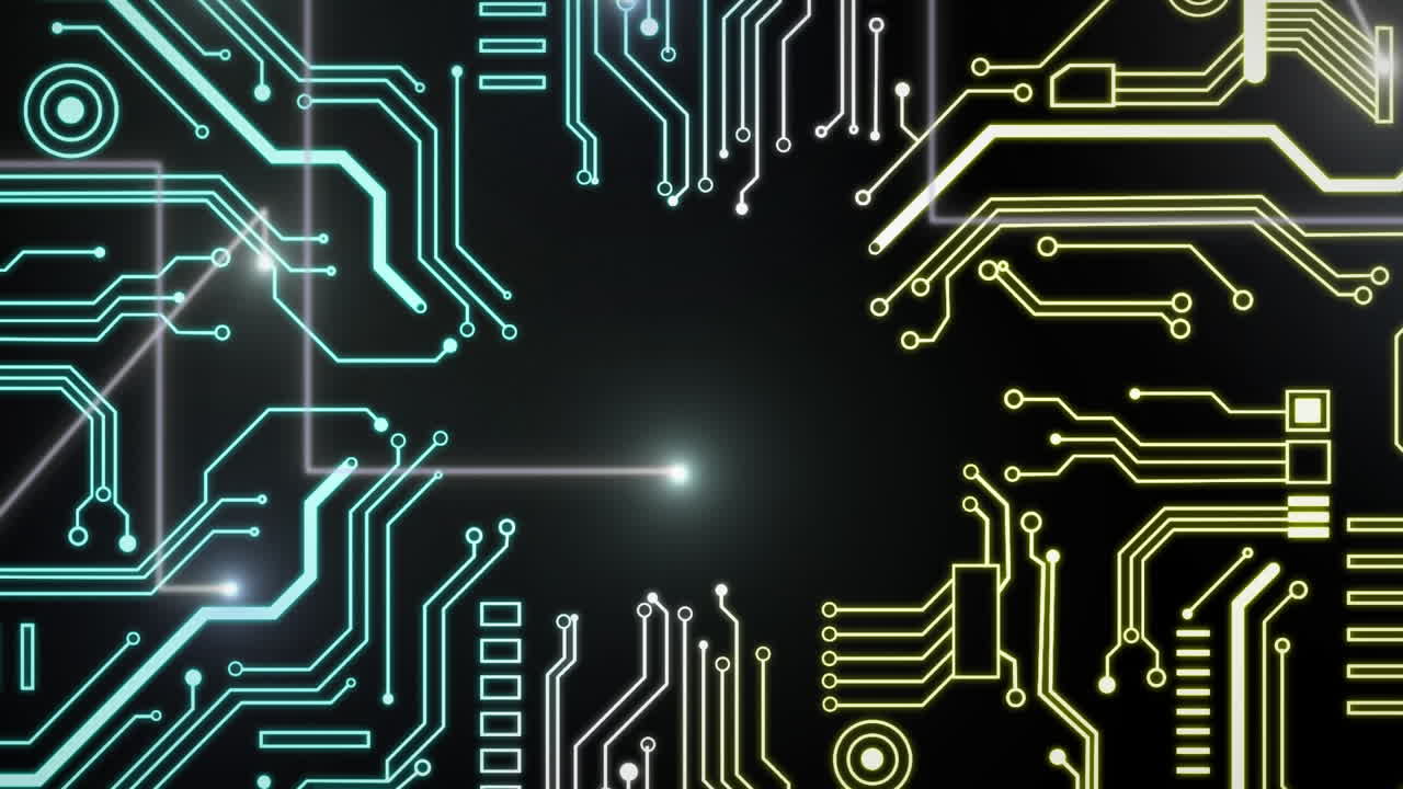 animación de una placa de circuito brillante con espacio de copia sobre un fondo negro