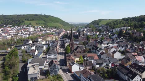 paisaje aéreo de la ciudad de bingen am rhein con sus iglesias y casas medievales, alemania