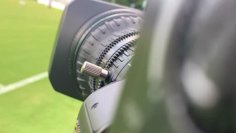primer plano de una lente de cámara de televisión-2