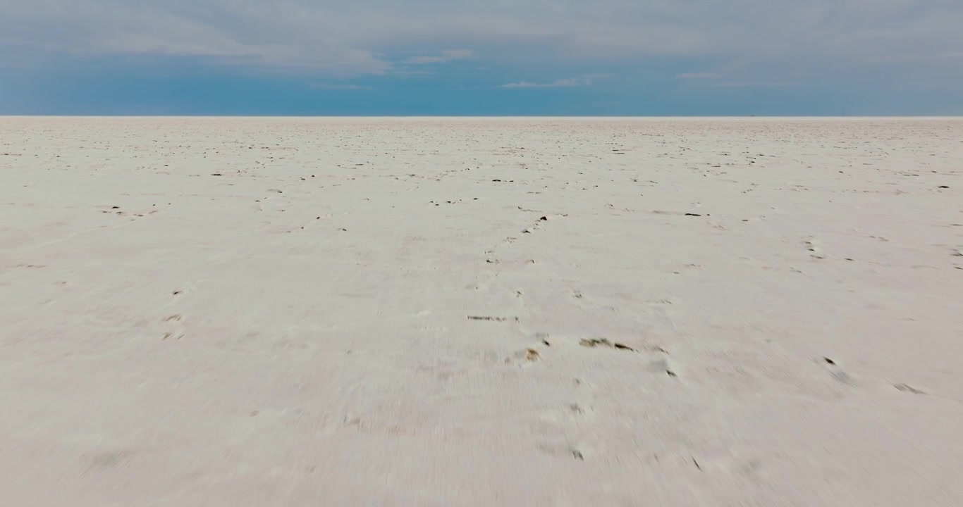 De store, hvide saltsletter i Bonneville, USA, fremkalder en følelse af ensomhed og ro