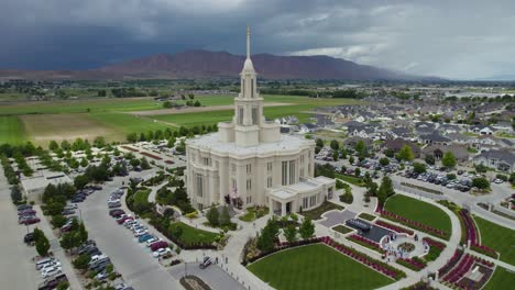 payson, utah lds templo religioso mormón, hermosa órbita de drones aéreos