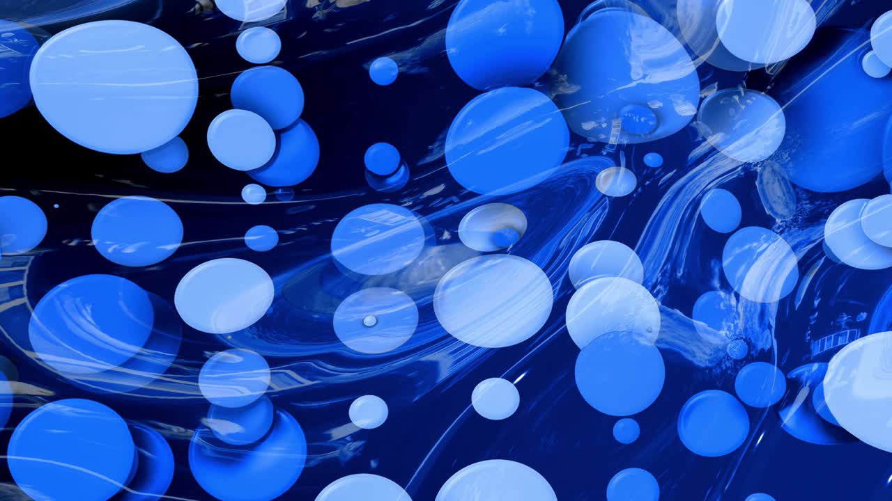 아름다운 추상적인 반이는 표면의 은 은 배경은 파란색 액체와 같은 파란색 물결과 함께 원은 기름에 페인트의 물방울처럼 떠 있습니다. 4k에서 파란색 색 gradient를 가진 창의적인 배경.