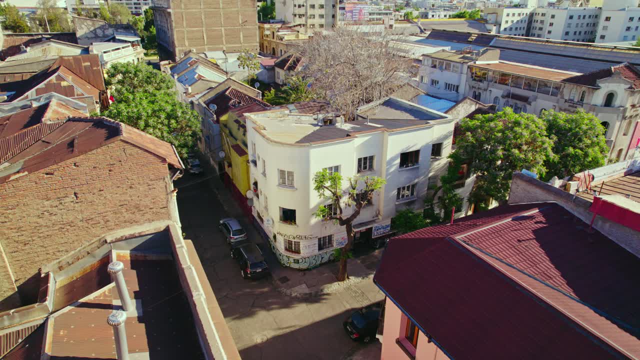 칠레 산티아고의 콘차 이 토로 구의 주거 및 유산 이웃 위에 설치하는 비행선