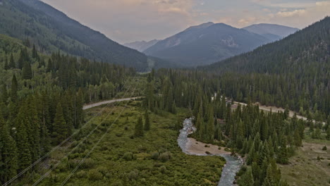 Grizzly-Gulch-Colorado-Antena-V1-Hermoso-Vuelo-De-Bajo-Nivel-Sobre-El-Río-Snake---Filmado-Con-Una-Cámara-Inspire-2,-X7---Agosto-De-2020