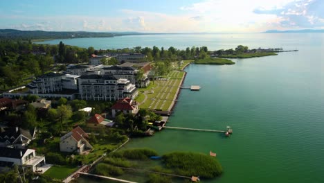 Zamárdi,-Lago-Balaton-En-Hungría-Con-En-Verano