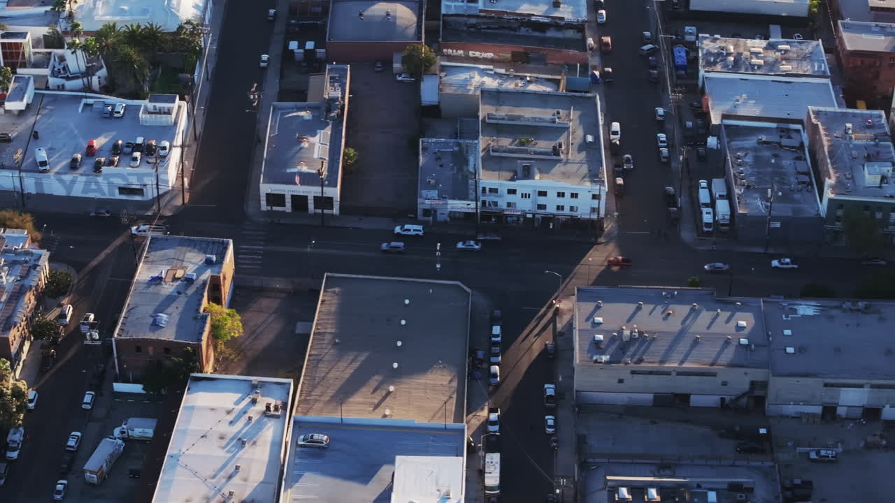 воздушный вид городского пейзажа с зданиями и улицами