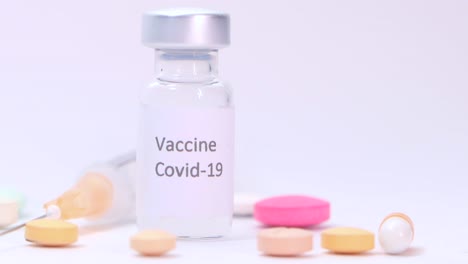vacuna contra la covid-19 y medicamentos