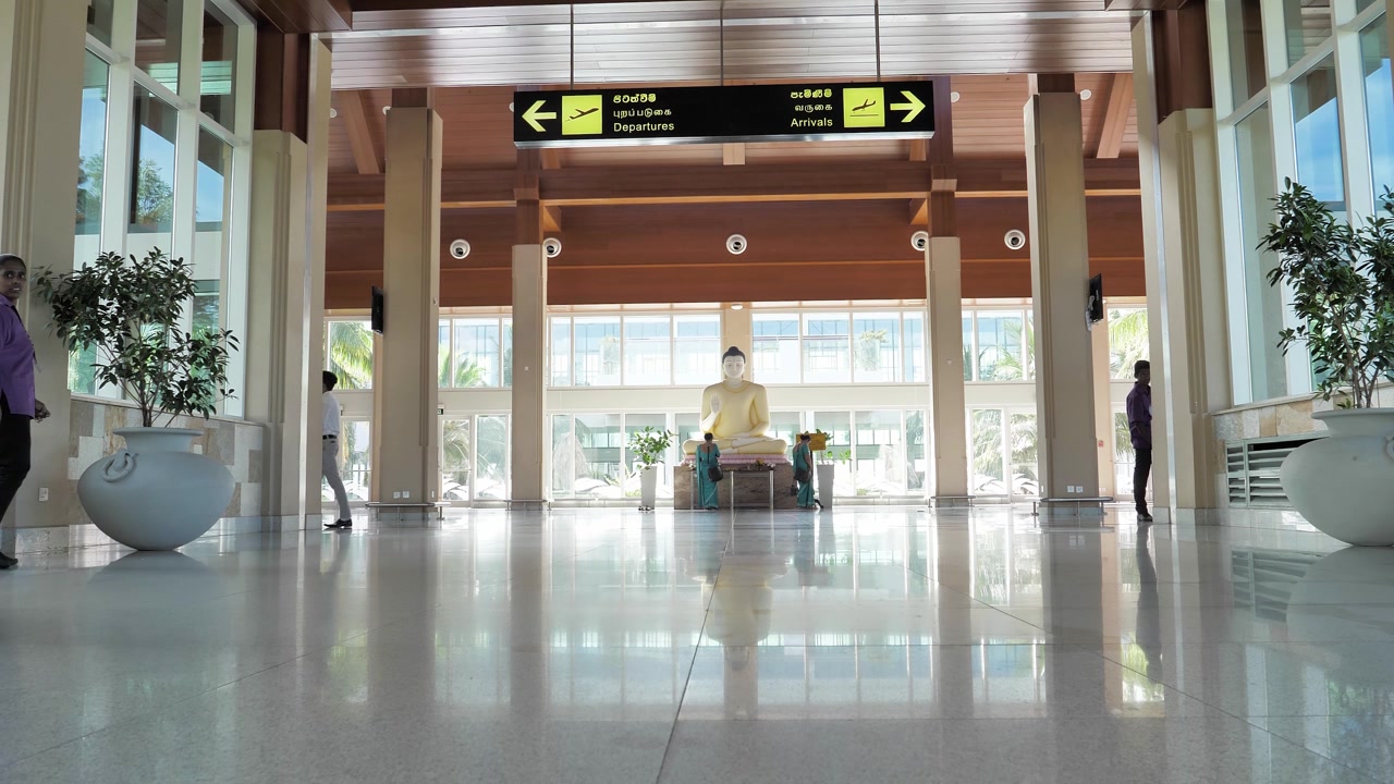 Aeroporto Internazionale Mattala Rajapaksa dello Sri Lanka in una giornata molto calma durante il Coronavirus (UHD)