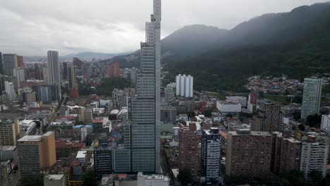 vista aérea del edificio de la torre moderna bogotá centro de la ciudad bacatá capital de colombia rascacielos paisaje urbano imágenes de drones