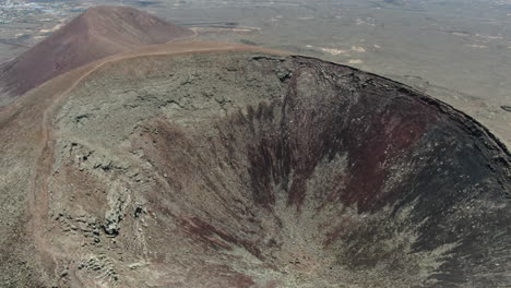 overflight over the crater of one of the bayuyo volcanoes is a set of volcanic cones that erupted at the same time, following an almost straight line