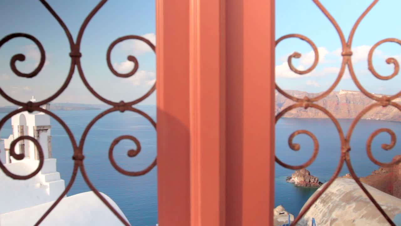 seguimiento hacia puertas en la costa griega