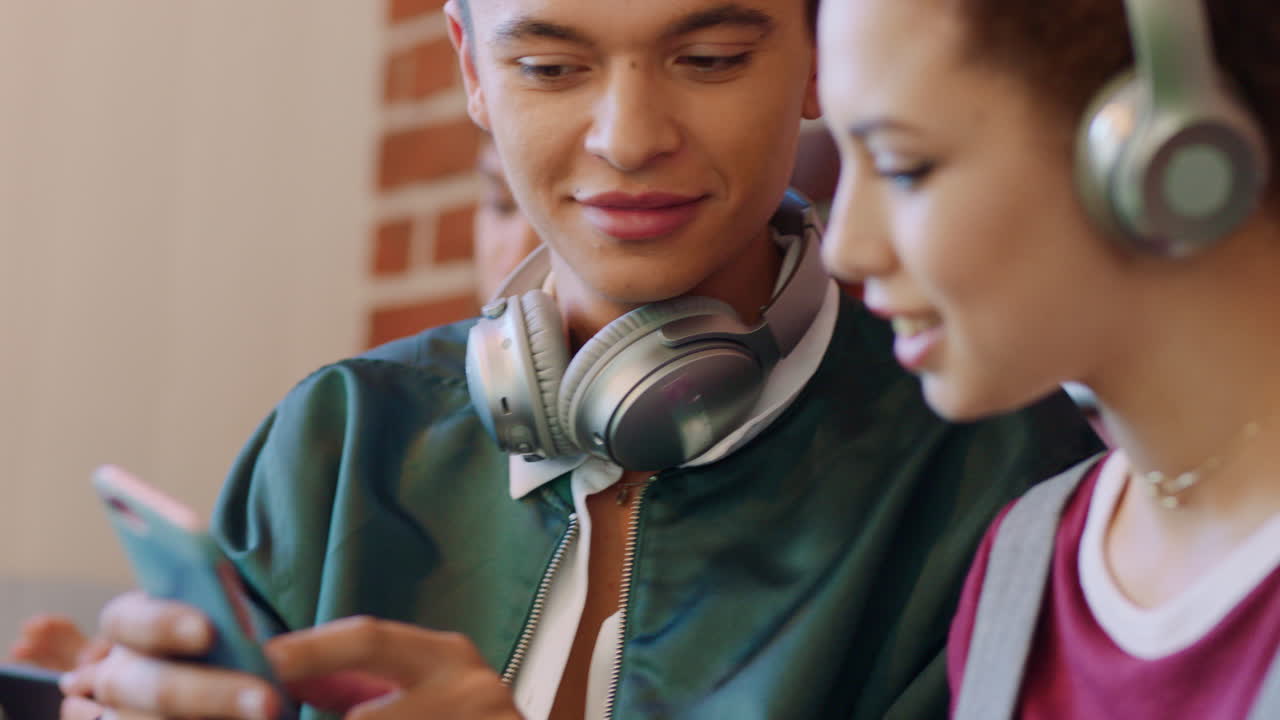 Tecnologia, smartphone, pessoas criativas