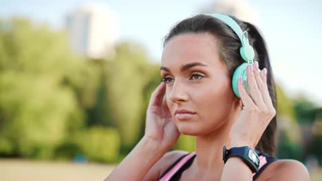 Beautiful-woman-listening-to-music-during-jogging,-Katowice,-Poland