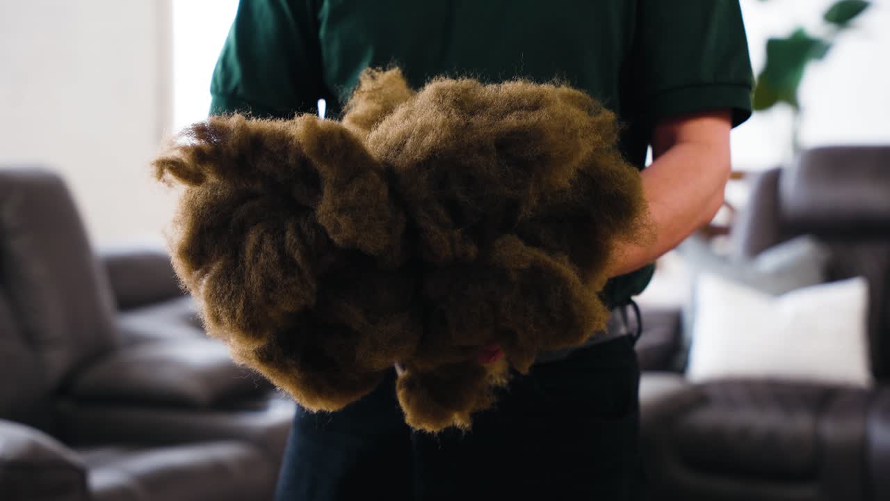 남성 가구 수리 사람 은 부드러운 스프링 브라운 단열 다크론 폴리에스터 섬유 베개 쿠션 충전 을 소파 의자 의자 의자 를 위해