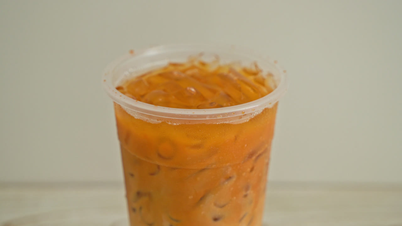 tè al latte tailandese con zucchero di canna a bolle