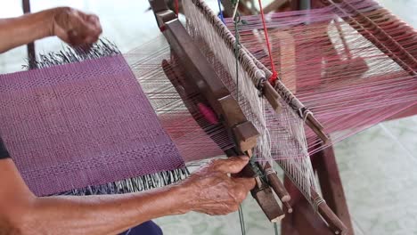 Fabricación-De-Esteras-De-Papiro-En-La-Provincia-De-Udonthani,-Tailandia