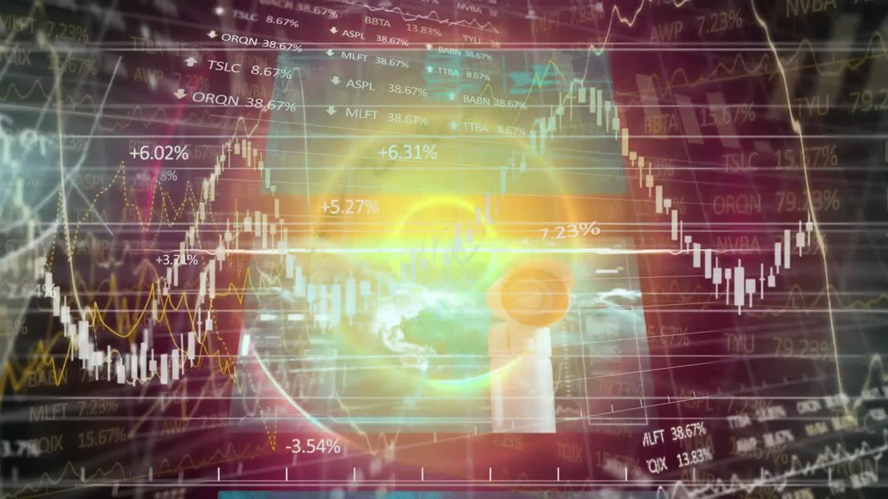 animación del procesamiento de datos financieros con pantallas y escaneo de alcance