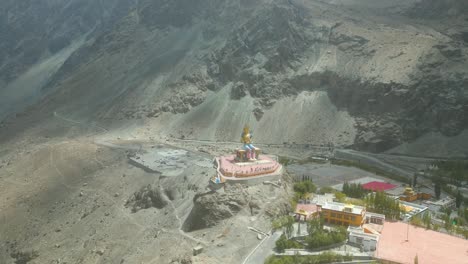 vista aérea de leh ladakh, el lago pangong tso, maitreya buddha, el monasterio de diskit en el valle de nubra, las dunas de arena del valle de nubra