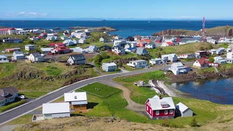 Antena-Sobre-El-Pequeño-Pueblo-O-Ciudad-De-Stykkisholmur-Islandia