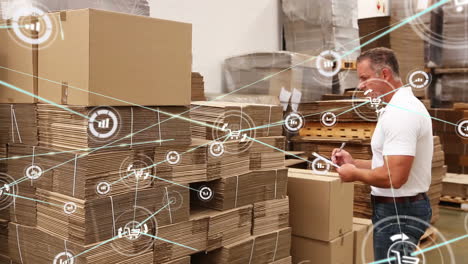 animación de gráficos conectados y iconos de carrito, hombre caucásico con cajas de comprobación de tabletas en el almacén