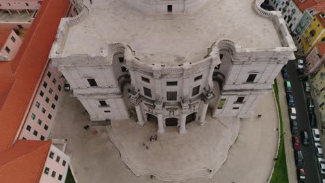 Luftaufnahme-Des-Nationalen-Pantheons,-Der-Kirche-Santa-Engracia-In-Lissabon,-Portugal