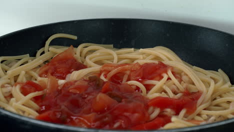 pasta de mariscos con salsa de tomate