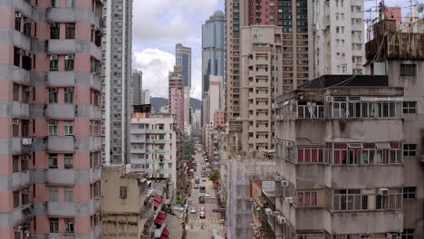 vista panorámica diurna de hong kong imágenes aéreas entre casas residenciales, paisaje urbano cyberpunk, construcción de viejos edificios residenciales, metrópolis en desarrollo, economía en auge, crisis de vivienda, puntos de referencia